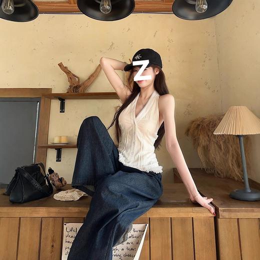 【小众设计感❗️蕾丝花边V领挂脖上衣】法式纯欲挂脖设计，露肩不挑肩，「解锁天鹅颈」收腰版型贴合腰线，轻松穿出 “上窄下宽” 黄金比例，V领收腰袖吊带背心女L 商品图1