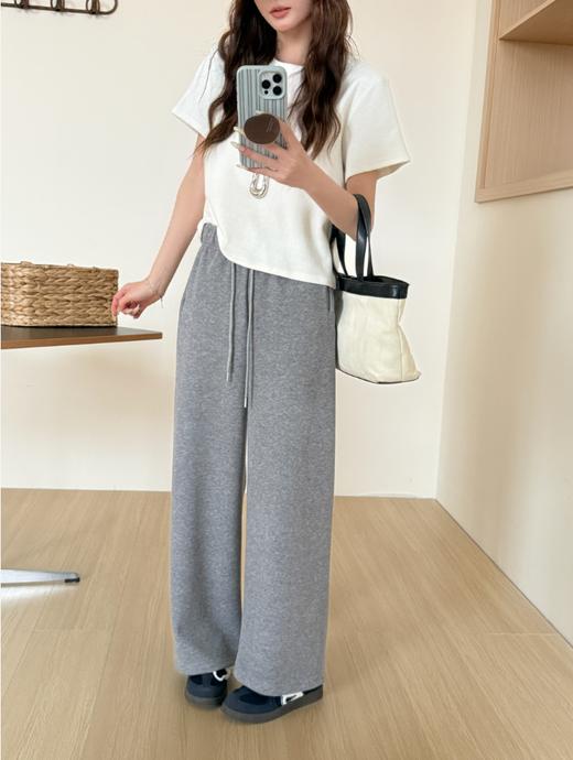 【多妈团购 奶芙直筒裤2651】和春天简直绝配~包容各种体型的裤子，内里是抓毛感，贴腿瞬间软乎乎的垂感超好！零束缚感 简约又大方-连横 商品图0