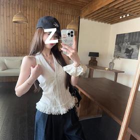 【小众设计感❗️蕾丝花边V领挂脖上衣】法式纯欲挂脖设计，露肩不挑肩，「解锁天鹅颈」收腰版型贴合腰线，轻松穿出 “上窄下宽” 黄金比例，V领收腰袖吊带背心女L
