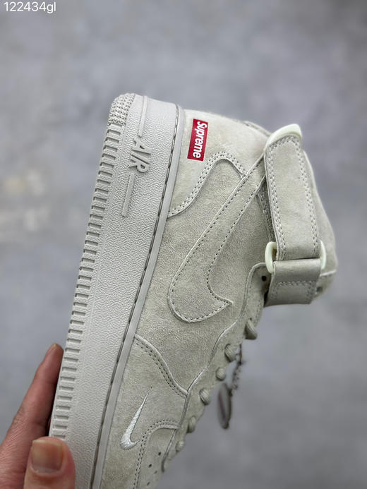 春季特惠💰460 Supreme x Nike Air Force 1 Mid 上体现得淋漓尽致！整鞋采用细腻的翻毛麂皮打造 商品图5