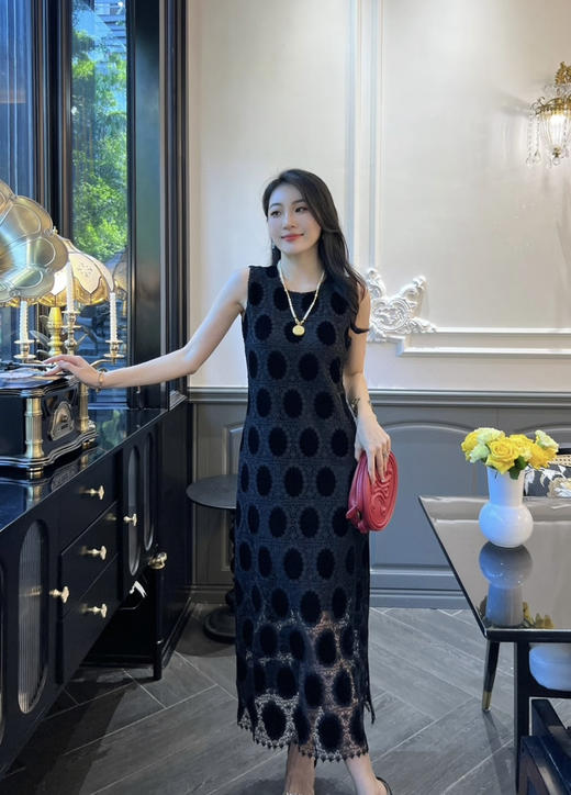 原单复古法式丝绒拼接蕾丝连衣裙
侧开叉无袖背心裙 商品图1