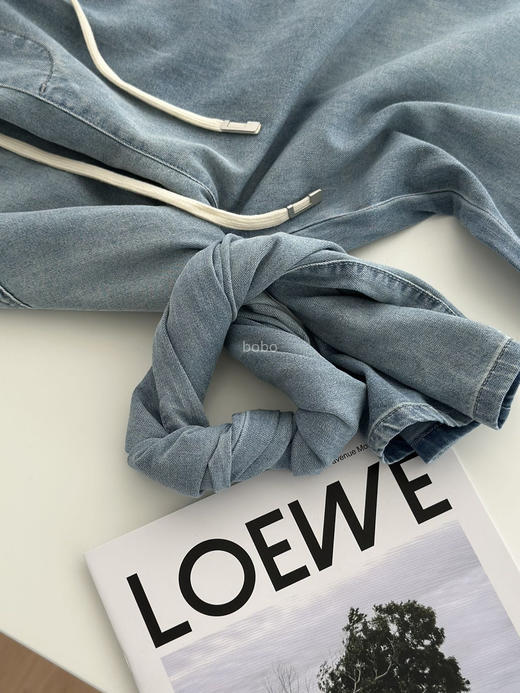 【多妈团购 蓝调微喇超模裤2519】开春穿搭 薄棉牛仔，太软啦~腿型不好的姐妹闭眼拍，修饰腿型太绝了！每一处都干干净净，清清爽爽-连横 商品图10