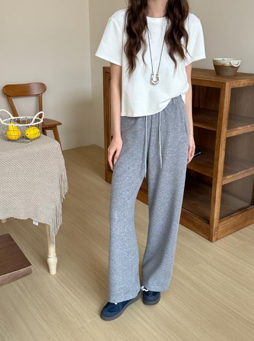 【多妈团购 奶芙直筒裤2651】和春天简直绝配~包容各种体型的裤子，内里是抓毛感，贴腿瞬间软乎乎的垂感超好！零束缚感 简约又大方-连横 商品图10