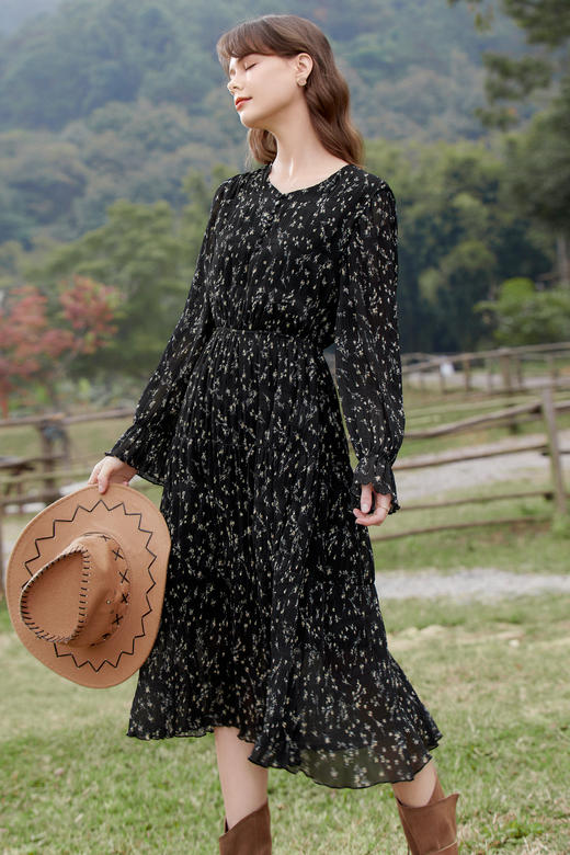 【百图lulu定制】【风铃木连衣裙】黄色风铃木 花朵 黑色圆领  喇叭袖 收腰连衣裙 商品图5