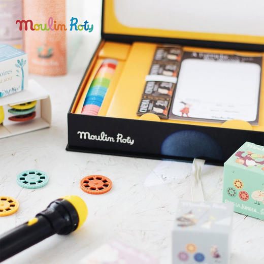 Moulin Roty 法式绘本影院：32个原创故事典藏盒 投影手电筒 适合4岁以上 亲子互动 激发想象力 提升语言组织能力 法国品牌-711114 商品图2