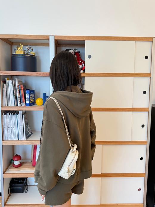 缪缪最新橄榄绿连帽拉链衫卫衣 商品图13