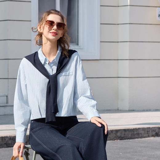 半身缘女装 春季百搭前短后长经典竖条纹肩搭衬衫261213P01040250 商品图2