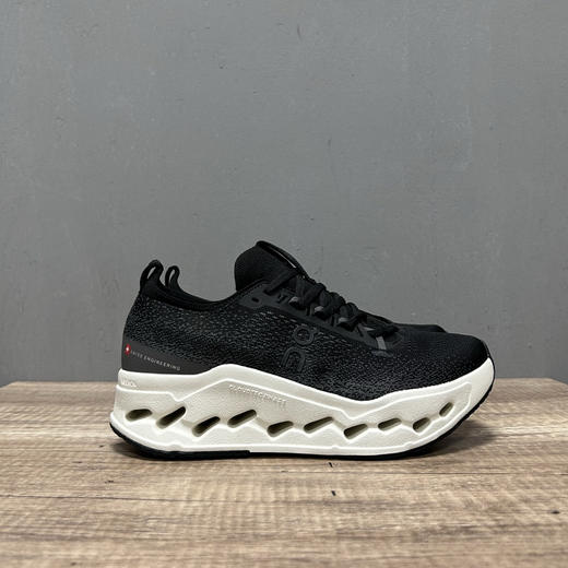 春季特惠💰340 On 昂跑 Cloudsurfer Max 舒适柔软减震透气轻便跑步鞋 商品图0