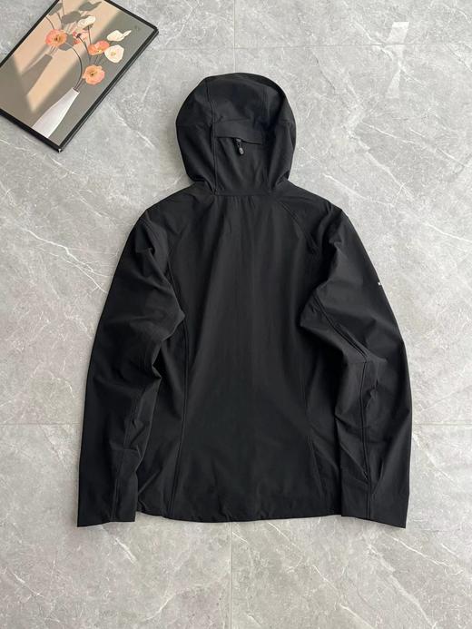 F0304105女款连帽软壳防风防泼水万针刺绣内弧拼接收腰设计冲锋衣 商品图14