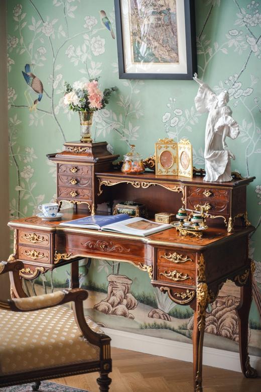 独角鹿西洋古董19世纪末法国家具名坊VIARDOT签名出品东方风格瑞兽主题铜鎏金精雕装饰卷叶纹硬木浮雕分层写字桌 商品图3