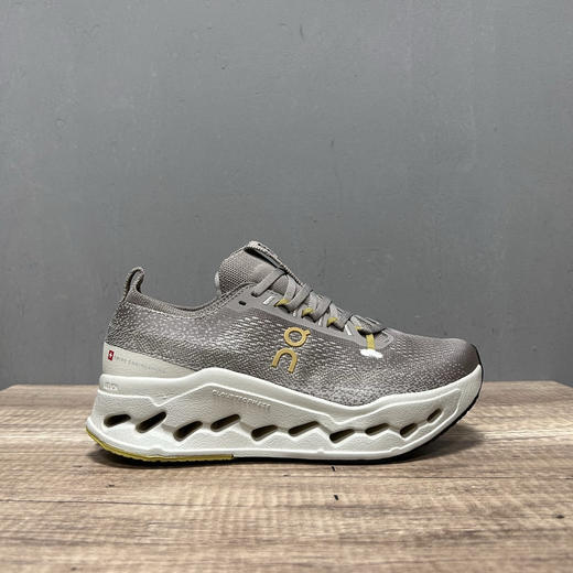 春季特惠💰340 On 昂跑 Cloudsurfer Max 舒适柔软减震透气轻便跑步鞋 商品图6