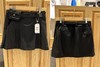 兔耳朵🐰家新款女士短裙来了！原厂面料❗️美拉德色和黑色也有太美啦，中间褶皱的纹理真的美爆了呀！整条半裙面料有一定厚度,上身显瘦包裹性十足，特别有秋冬氛围感的一款重工短裙. 商品缩略图3