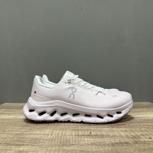 春季特惠💰320 On 昂跑 Cloudtilt 圆头系带 减震耐磨 低帮 生活休闲鞋 商品图0