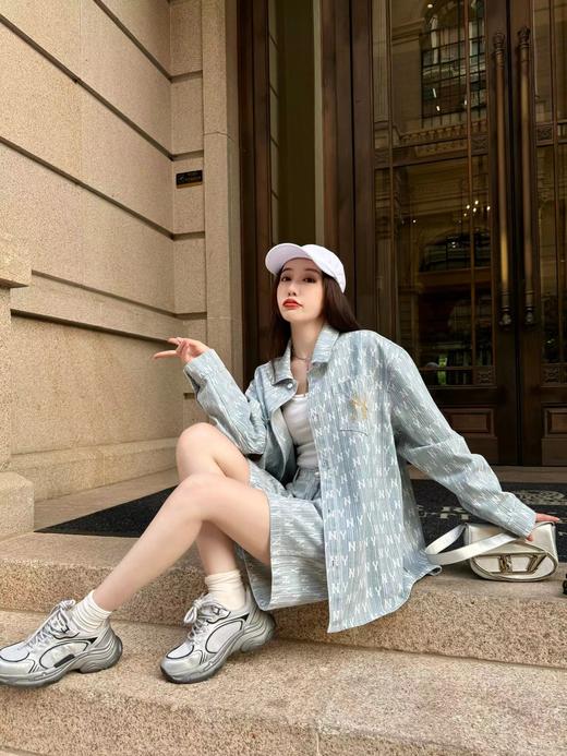 F030419早春新品满印字母水洗牛仔复古宽松版型外套男女同款 商品图1