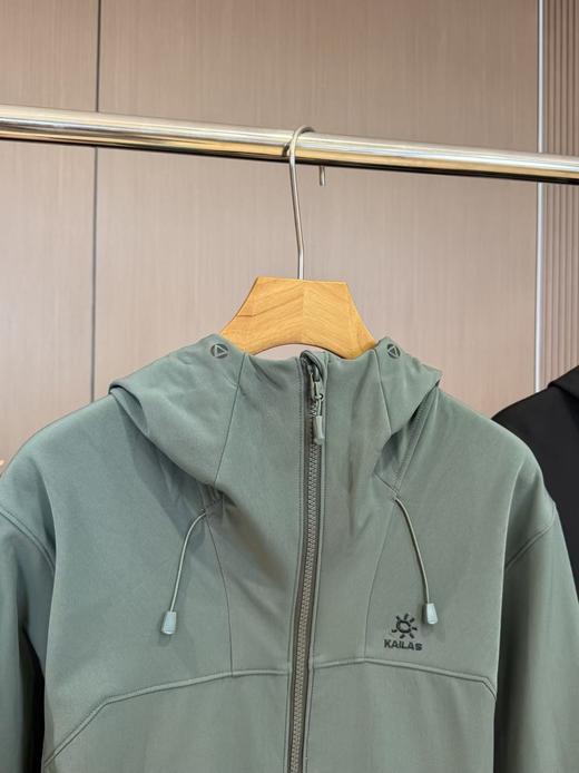 男女款凯乐石𝐦𝟖 𝐢𝐜 𝐦𝐚𝐱防风水连帽软壳外套 ZC 341205 商品图4