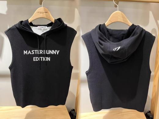 兔耳朵🐰家新款女士带帽抽绳针织背心来了！🌟高版本贸易公司订单❗️略宽松廓形，彰显休闲风范，抽绳可调节兜帽，搭配品牌字母元素提花，更有设计感👍ins达人、运动网红无法抗拒的爆款❗️好看极了! 商品图0