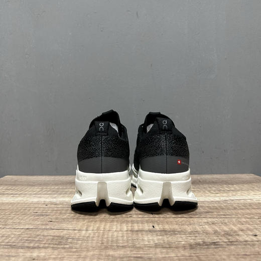 春季特惠💰340 On 昂跑 Cloudsurfer Max 舒适柔软减震透气轻便跑步鞋 商品图1