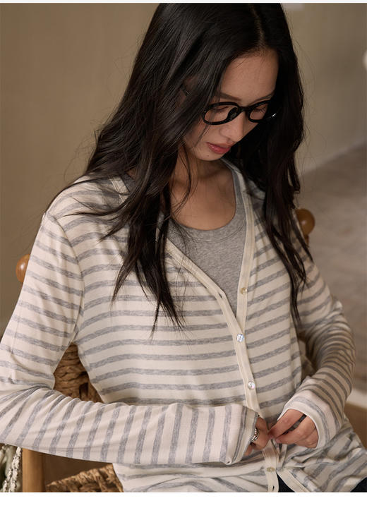 【多妈团购  零感开衫9786】开春必备，太温柔了~6.3%绵羊毛+3%桑蚕丝，软软糯糯，好舒服，自然垂感，显瘦百搭，和春天绝配-连横 商品图2