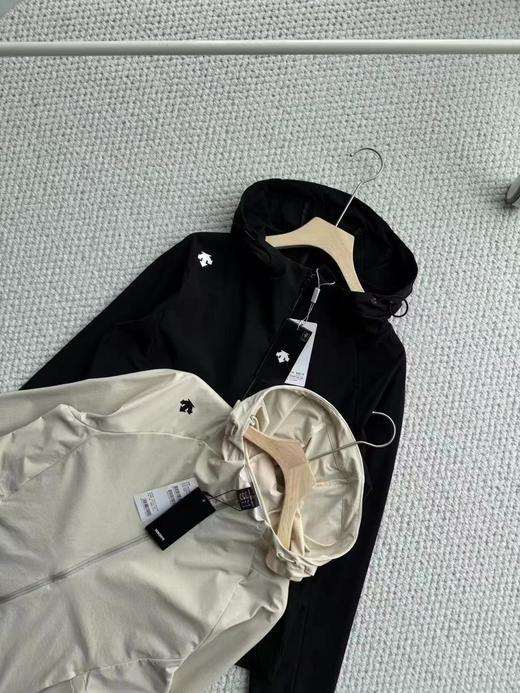 F030477女士户外运动立体剪裁舒适透气连帽外套上衣 商品图1