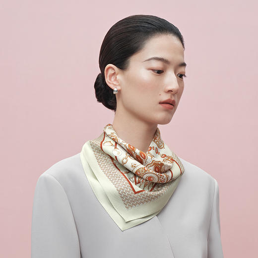 万事利《芳华之约》丝巾花礼盒（小方巾） 商品图2