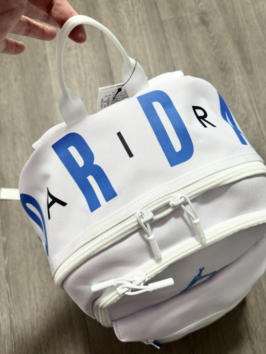 原单正品白蓝色乔丹Jordan 经典LOGO AJ书包通勤包 双肩包 大号，男女同款情侣款 商品图5