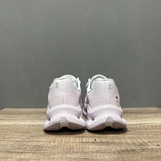 春季特惠💰320 On 昂跑 Cloudtilt 圆头系带 减震耐磨 低帮 生活休闲鞋 商品图1