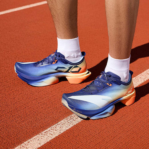 安踏×徐悲鸿奔马图联名天马行空系列跑步系列C10PRO2女子跑鞋122615574 商品图1