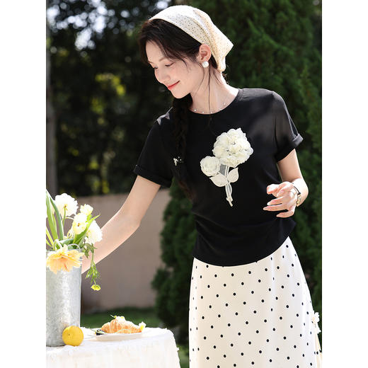 鹿向南「夏日花束」立体花朵黑色短袖T恤女2夏季新款温柔显瘦上衣 商品图0