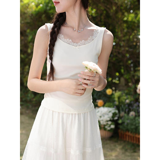 鹿向南「晴肩织夏」杏色蕾丝拼接吊带背心女夏季修身无袖内搭上衣 商品图4