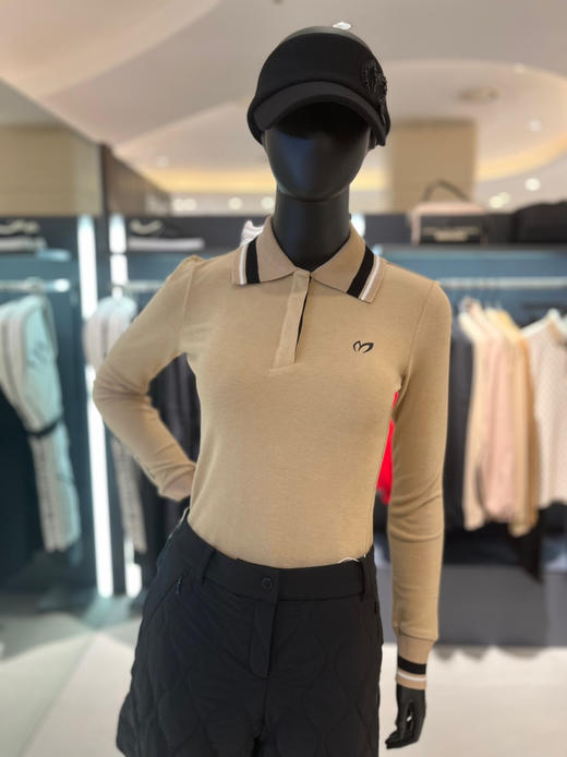 兔耳朵家新款女士磨毛长袖上衣来了！韩版柜上最新款, 合体微松身的版型, 适当的长度, 赋予轻松好驾驭的体感！纯原面料，原厂出货，改洗水标现货发！Polo略大翻领有修饰颈脖线条, 显得脸更小也更有气质。 商品图5