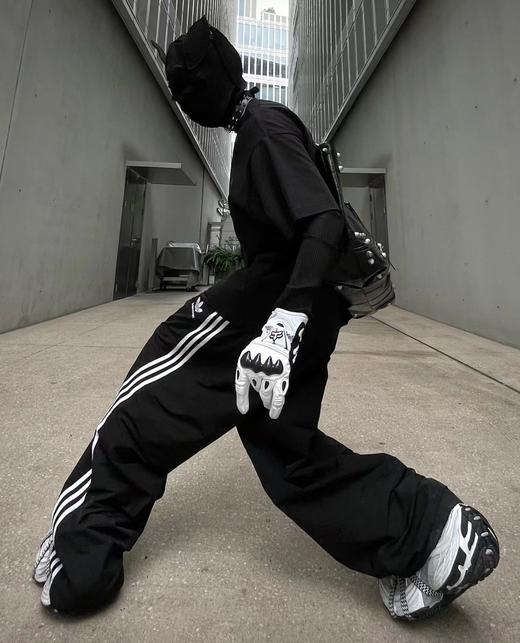 F030425舒适百搭日常通勤尼龙抽绳收腰设计绣花双插带运动长裤 商品图1