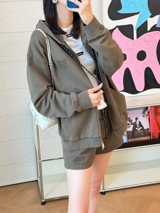 缪缪最新橄榄绿连帽拉链衫卫衣 商品图8