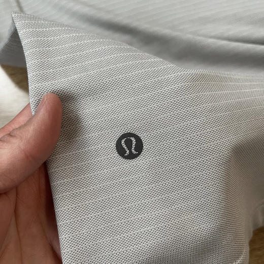 原单正品正品lulu男士长袖T恤！版型超好！黑色 浅灰色S M L XL XXL（偏大）
原价650 商品图1