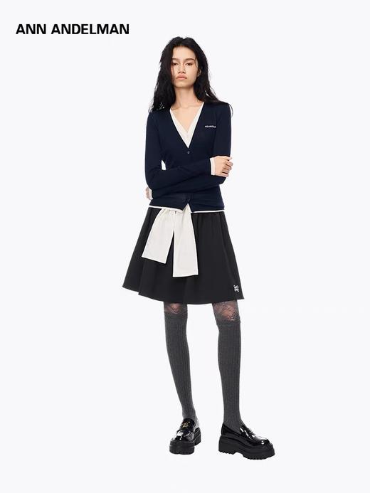 一店d 来喽来喽❗法国设计师品牌𝐚𝐧𝐧 𝐚𝐧𝐝𝐞𝐥𝐦𝐚𝐧假两件薄款针织衫！！《唐公奇案》中的白鹿同款
全网爆火！！朱主爱也在穿啊，这件针织衫重塑摩登性感张力，上身巨巨巨显身材 商品图3