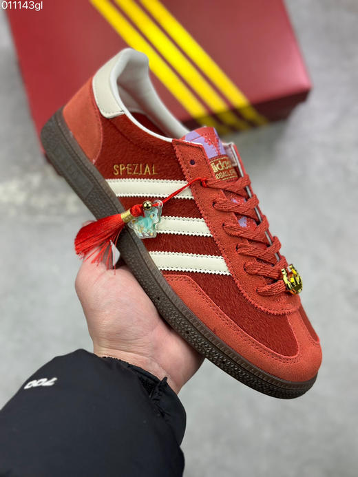春季特惠💰340 马年限定 # Adidas originals 新年款 经典运动 德训鞋 红色羚羊松糕系列复古百搭厚底增高低帮休闲运动板鞋 商品图0