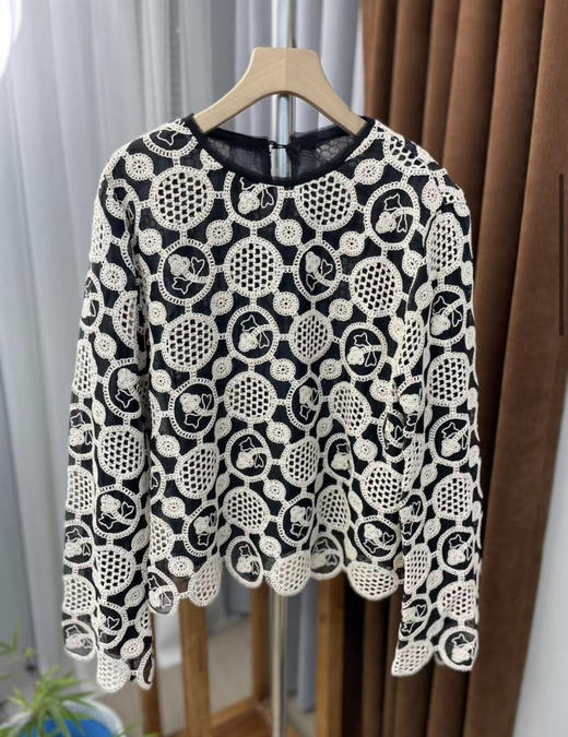 原单黑色圆领长假两件拼接镂空上衣 商品图3