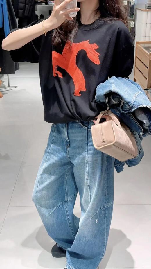 【高品质私服】【JN童趣生肖小马黑色T恤】遮肉显瘦肩线下移，完美遮住拜拜肉G1650-CC【无标出货 介意慎拍】 商品图4