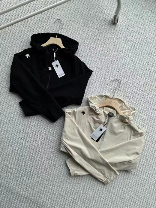 F030477女士户外运动立体剪裁舒适透气连帽外套上衣 商品图3