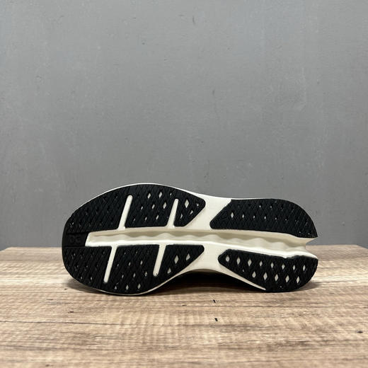 春季特惠💰340 On 昂跑 Cloudsurfer Max 舒适柔软减震透气轻便跑步鞋 商品图8