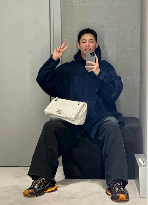 F0304124早秋新品藏青格纹法兰绒男女日常通勤穿搭连帽衬衫外套 商品图10