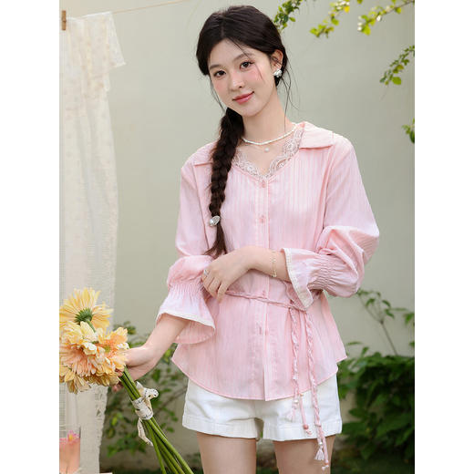 鹿向南「云赏轻语」粉色条纹蕾丝衬衫女春季洋气收腰长袖小衫上衣 商品图0