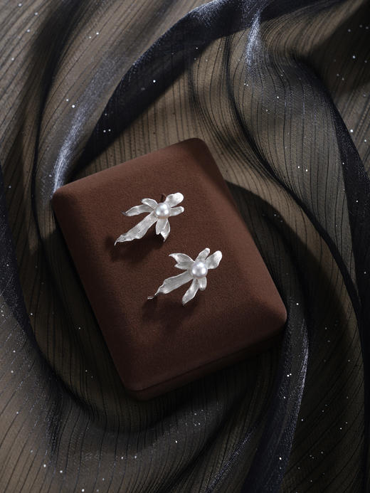 子佩集【花仙女】银S925珍珠惜王妃耳钉【QJED009】拉长花朵2602 商品图3