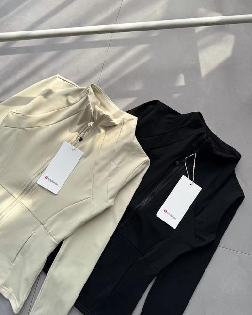 F030498运动健身瑜伽服外套显身材外舒适修身短款夹克 商品图6