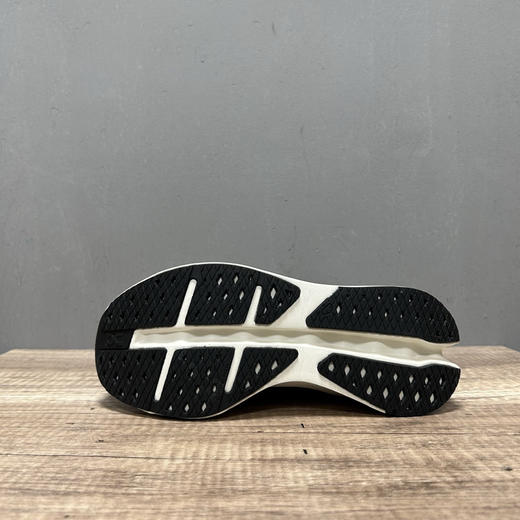 春季特惠💰340 On 昂跑 Cloudsurfer Max 舒适柔软减震透气轻便跑步鞋 商品图8