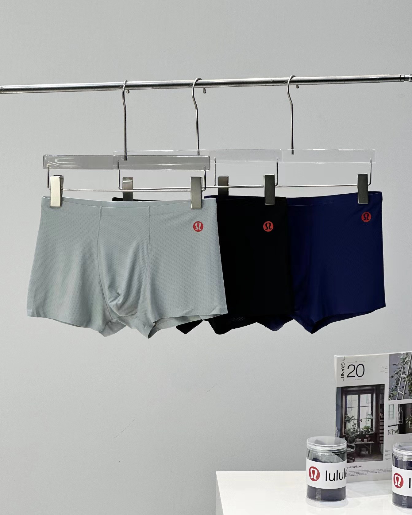 F0304106圆筒礼盒装无痕网面冰丝轻薄透气柔软平角男士内裤三条装