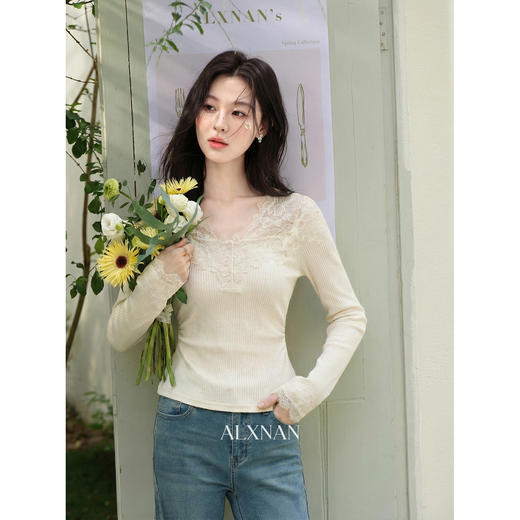 鹿向南「温柔花漾」杏色长袖T恤春季新款时尚短款收腰内搭上衣女 商品图0