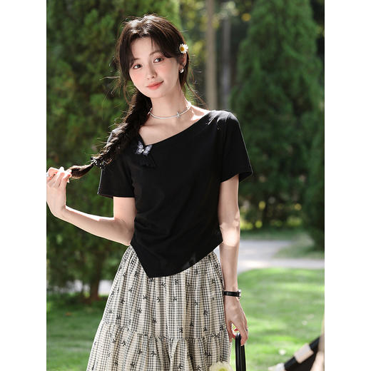 鹿向南「温柔蝶序」黑色斜肩领显瘦短袖T恤女夏季不规则小众上衣 商品图0
