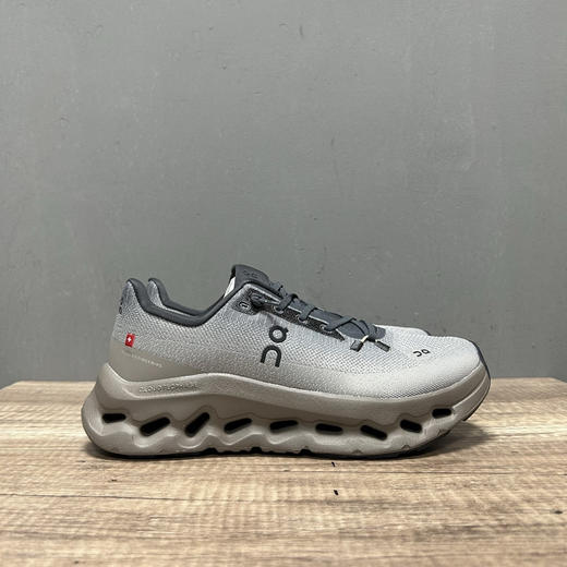 春季特惠💰320 On 昂跑 Cloudtilt 圆头系带 减震耐磨 低帮 生活休闲鞋 商品图0