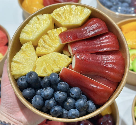 【鲜果切】凤梨莲雾蓝莓三拼（750ml） 商品图0