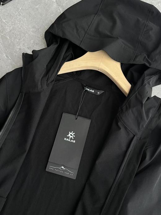 F0304105女款连帽软壳防风防泼水万针刺绣内弧拼接收腰设计冲锋衣 商品图12